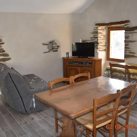 Maison De Village